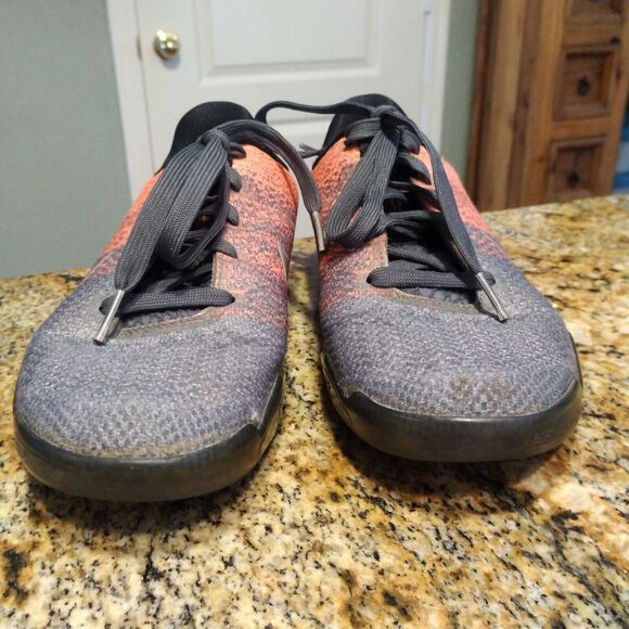 Kobe 11 ‘Easter\' 822945-078 Size 5Y Nice! Basketball Running